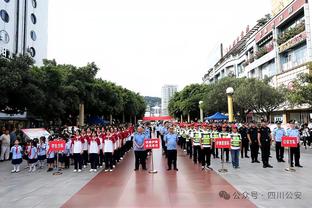 浓眉第三节连送三次助攻 赛季第二次三双&11次助攻平个人单场纪录